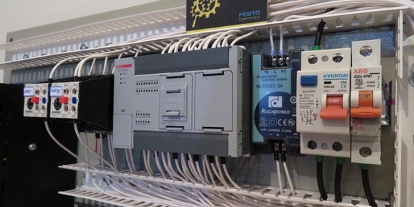 برنامه نویسی PLC ، تعمیر و مونتاژ تابلو برق 
